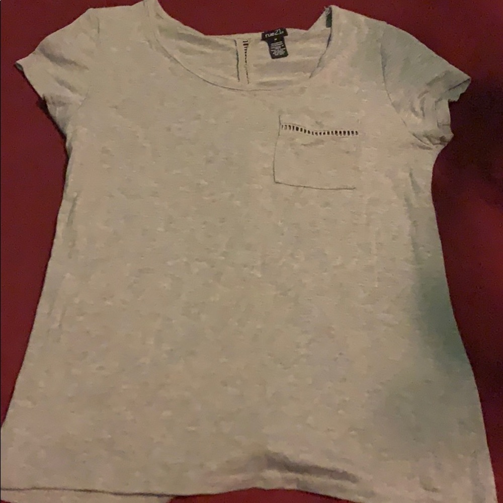 Grey tee shirt